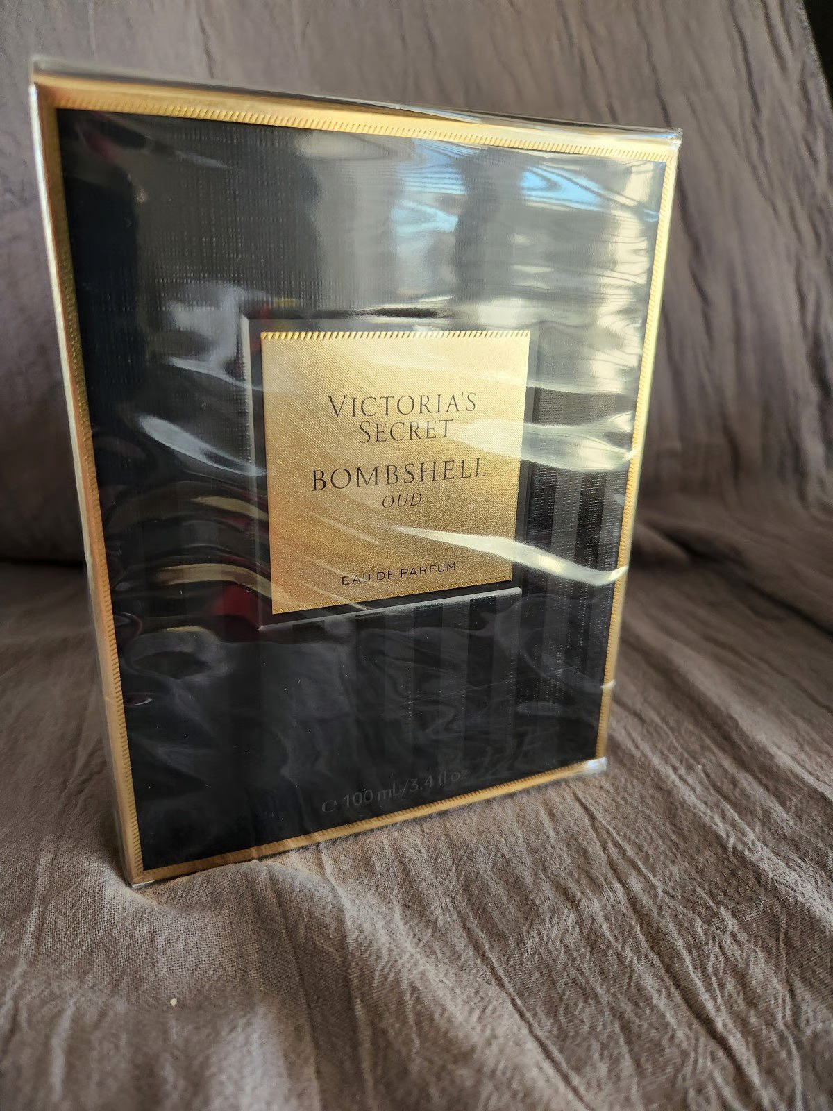 Victoria's Secret Bombshell Oud EDP 100mL photo review